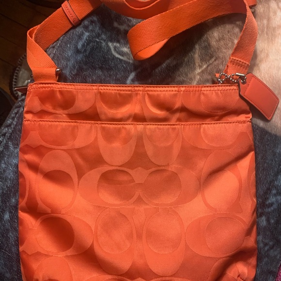 Coach Orange Crossbody Bag with Quilted Design and Adjustable Strap - Picture 2 of 3